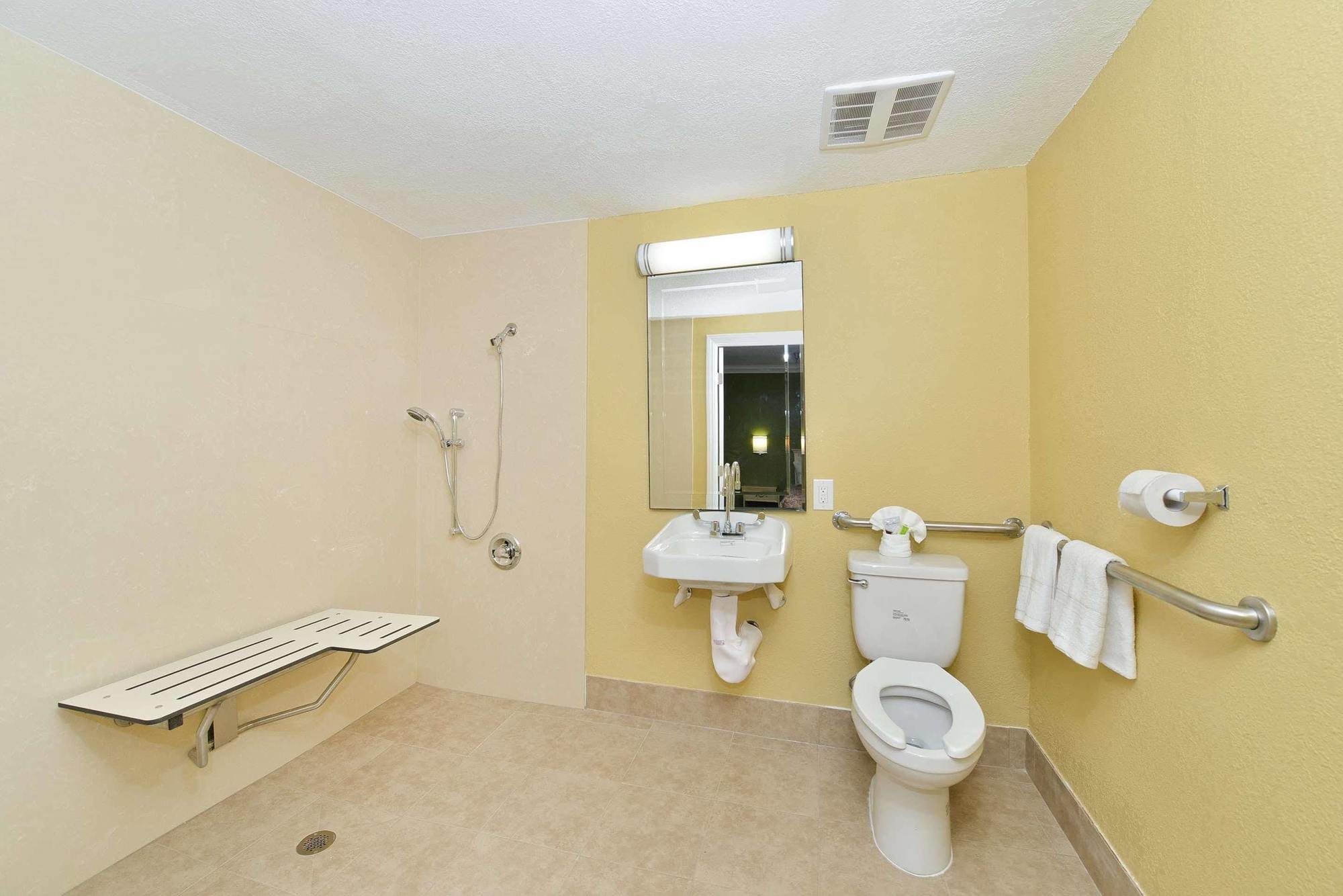 Lax Stadium Hotel 2*