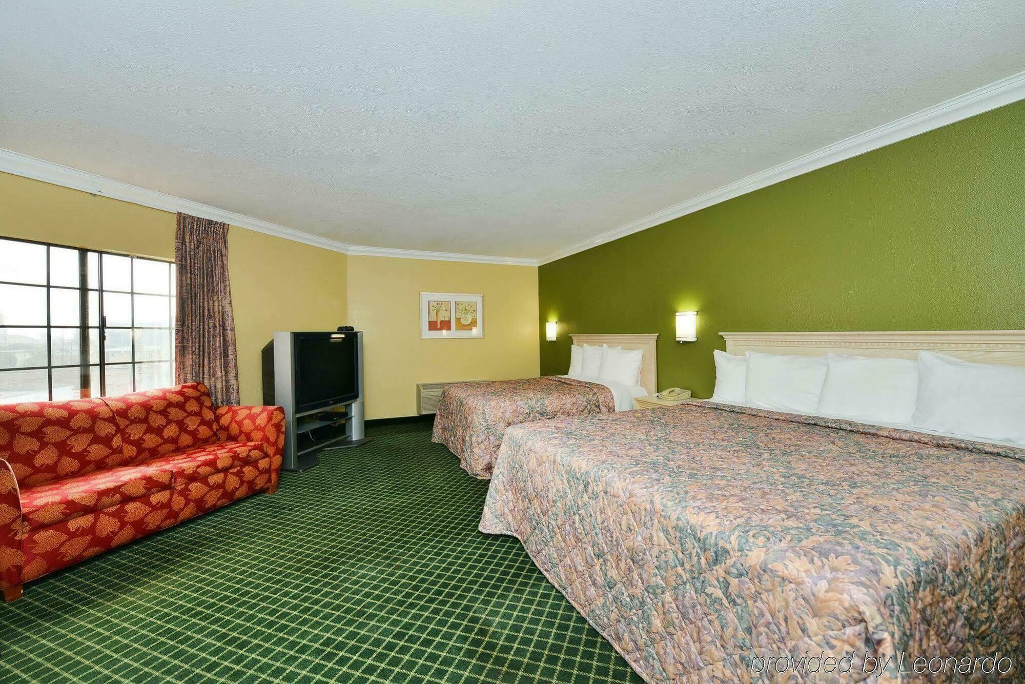 Lax Stadium Hotel 2*