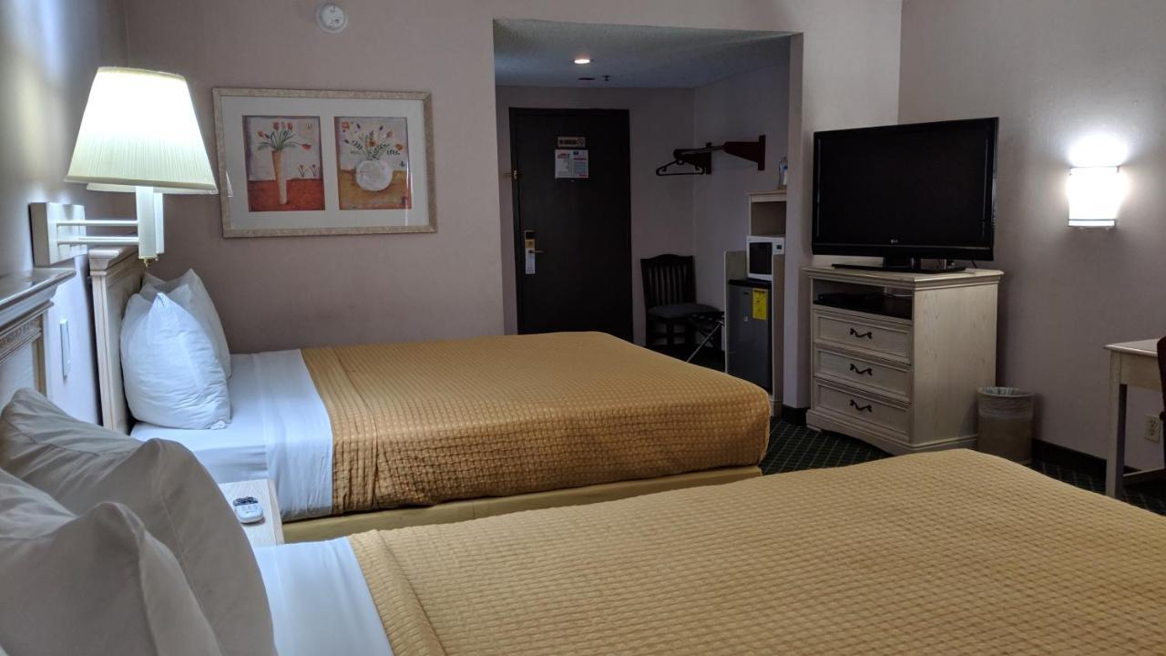 Lax Stadium Hotel 2*