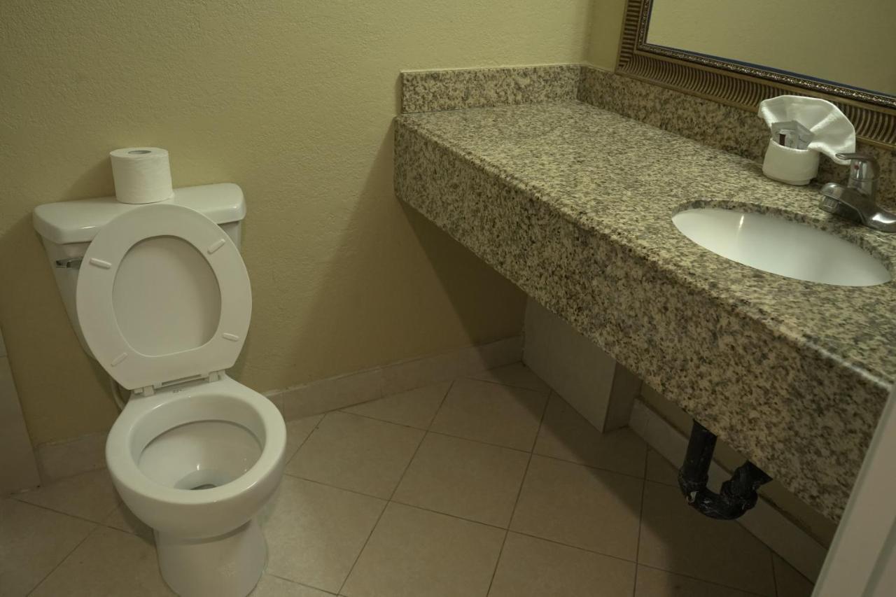 Hotel Lax Stadium 2*